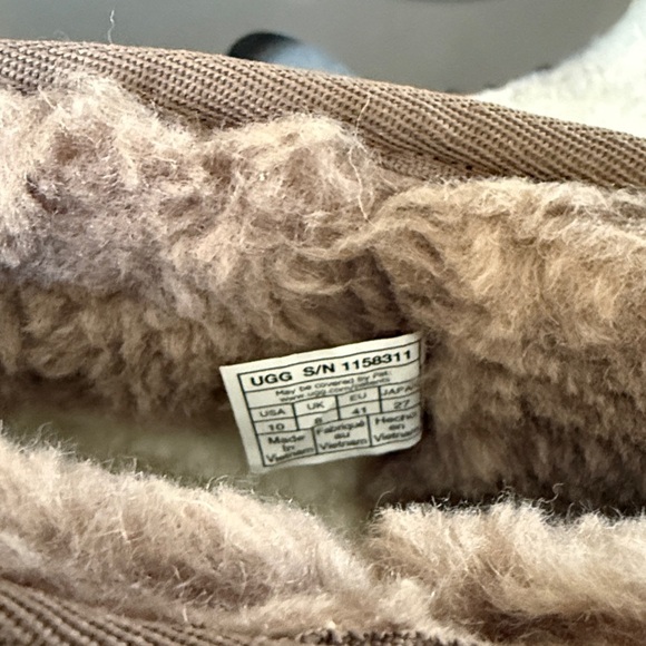 NWT UGG
Classic ultra Mini New Heights IN hickory - Picture 6 of 7